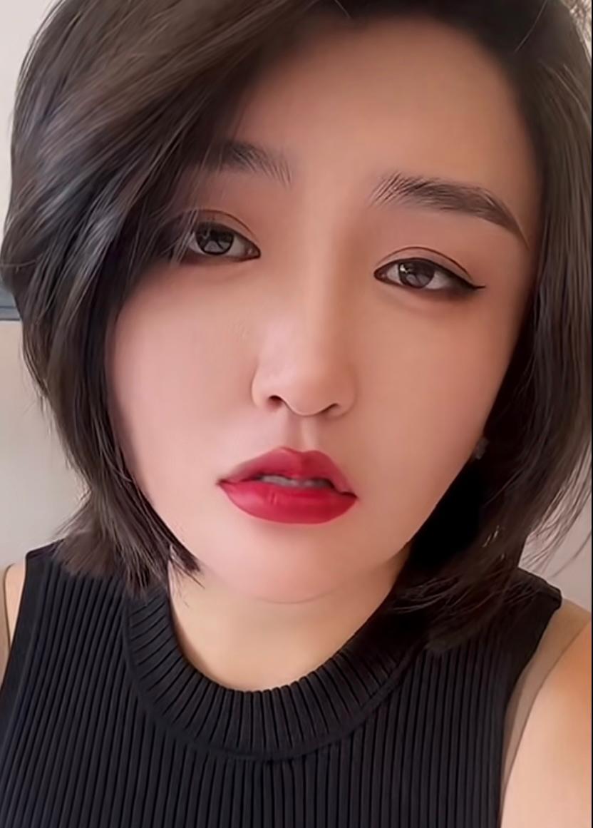 赵本山女儿一句话，把二人转传承的遮羞布彻底扯下了！球球直播回应传承问题：我爱东