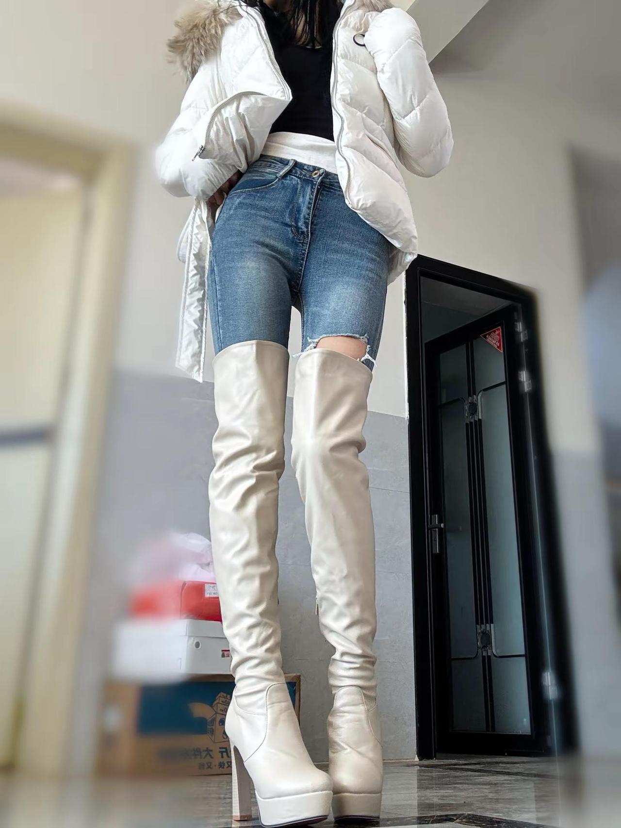 米色防水台高跟过膝靴。过膝靴穿搭辣妹穿搭大赏创作者中心创作灵感