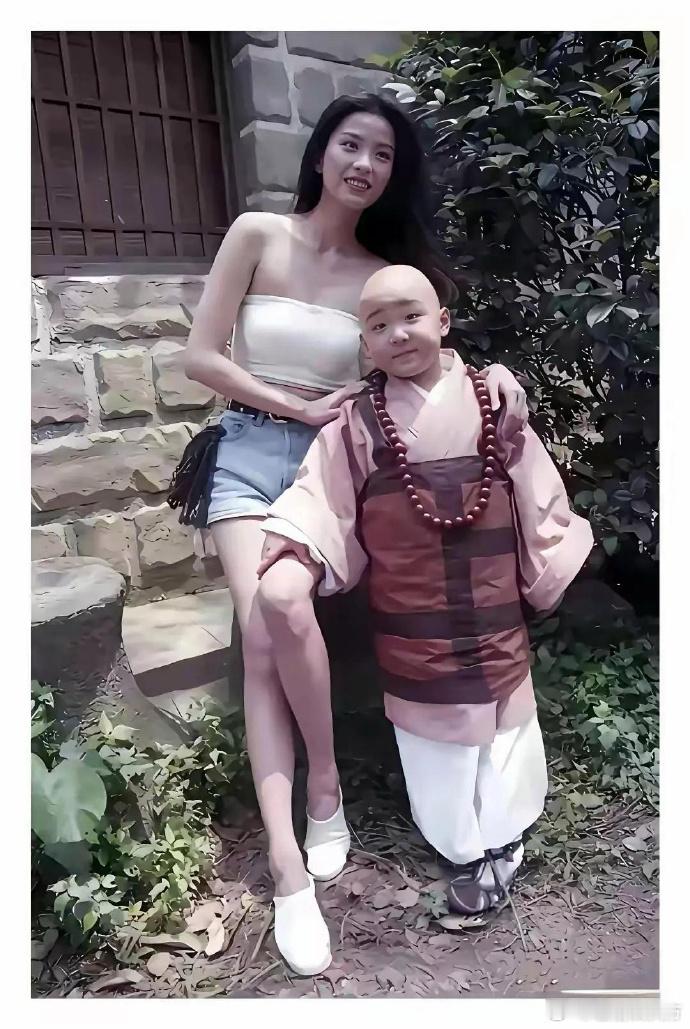 倘若当年聂小倩由她来演绎，那眉眼间的灵动、身姿里的婉约，定能赋予角色别样灵魂，或