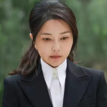 韩国前总统尹锡悦前总统夫人金建希竟流露出为救丈夫愿牺牲自己的想法。尹前总统支持者