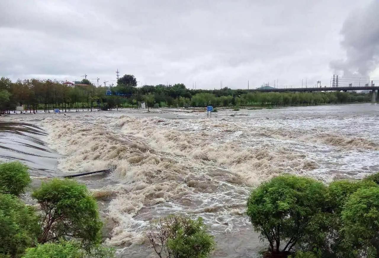 北京本轮极端强降雨造成重大灾害。北京遭遇历史罕见暴雨袭击！7月底以来，北京持