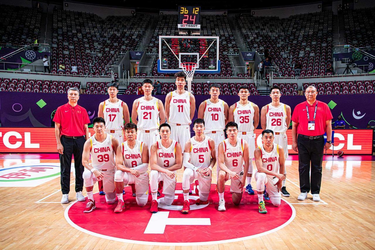 【当今中国男篮最强阵容】中锋：徐昕，扬瀚森，周琦大前锋：胡金秋，沈梓捷小前