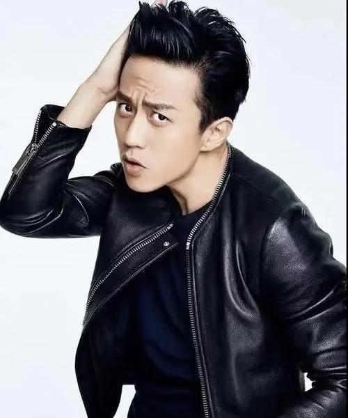 果然姜还是老的辣，邓超主持金鸡奖，女主持人抛过来一个刁钻的问题：这么多提