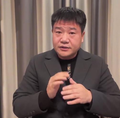 原来“反诈老陈”以前还没有体制内辞职的时候，他的账号就已经签约了MCN机构，这个