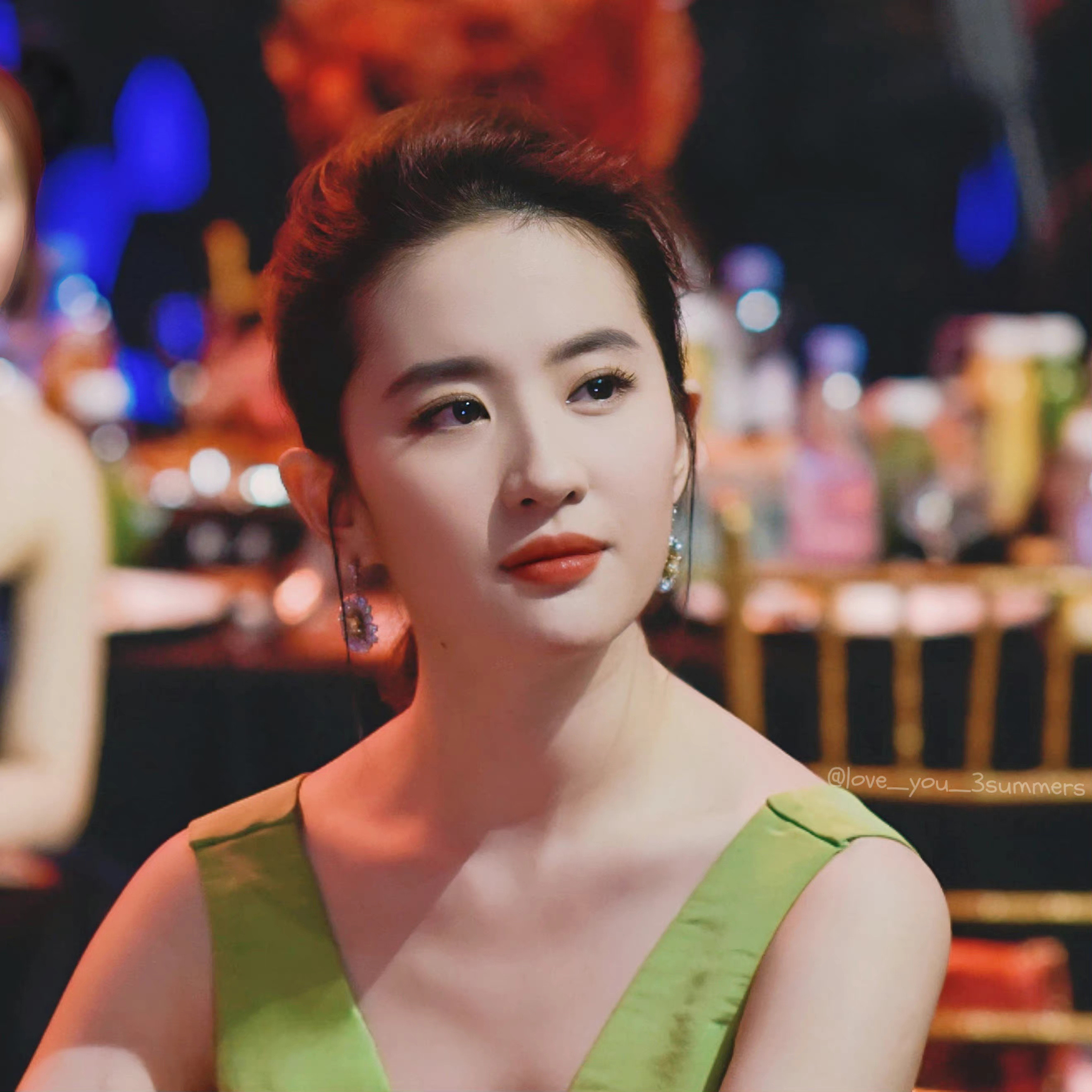 刘亦菲一起来复习这句话：“维度天壤，燕雀尊卑，何争之有。”——2016芭莎慈