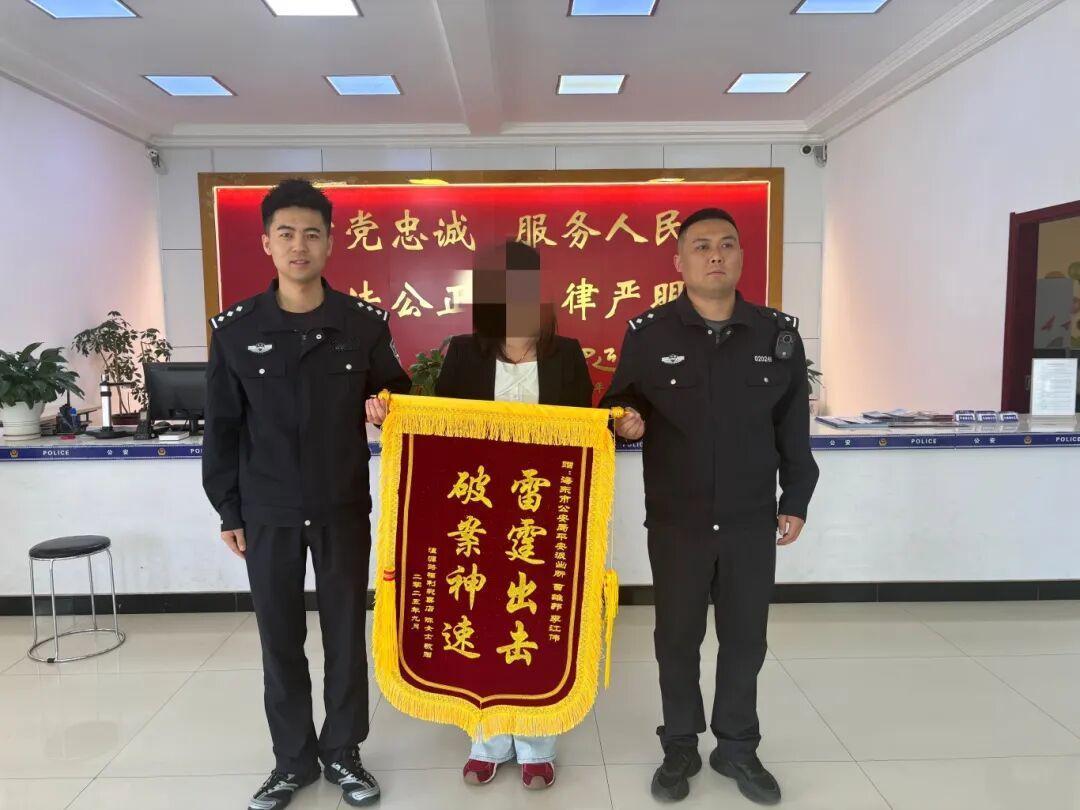 贼倒霉！青海三毛贼偷“刮刮乐”彩票还没刮开就被公安铐走了！近日，平安派出所上