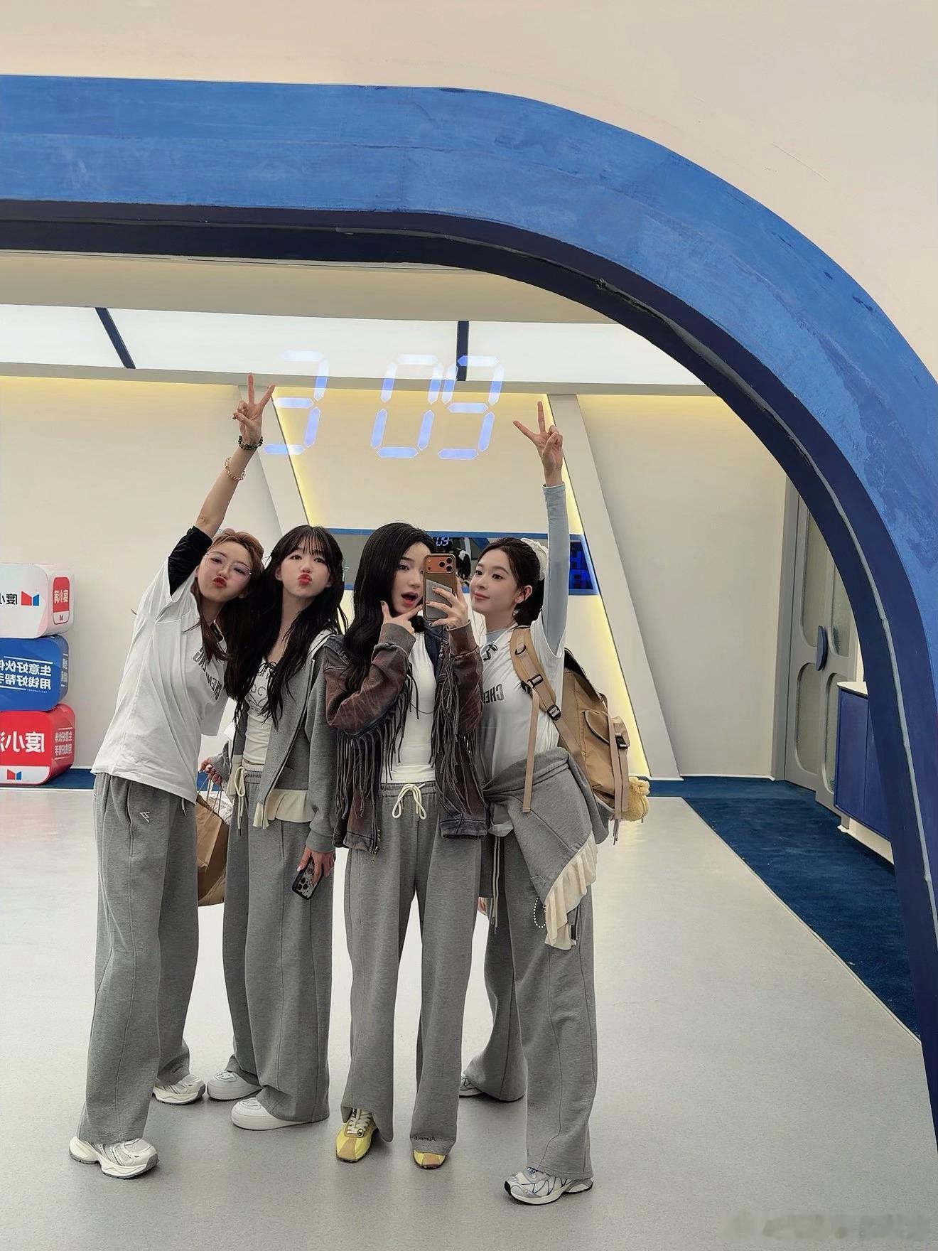 陈瑶戏腔绝了谁被陈瑶一公的戏腔狠狠戳中！唱腔婉转又有力量，双马尾造型灵动又飒，奶