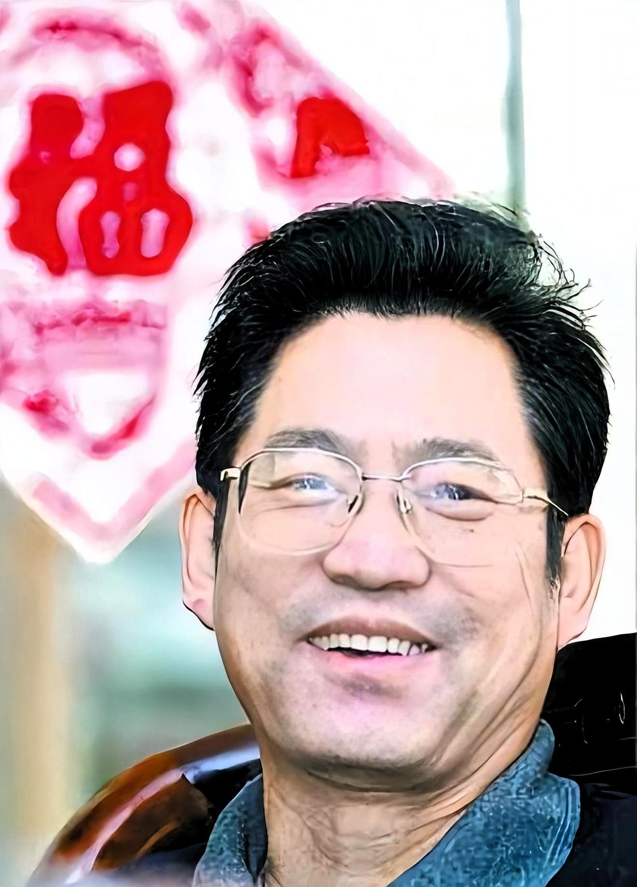郭光允，男，1942年生于河北省保定市蠡县，1966年毕业于同济大学建筑工程系经