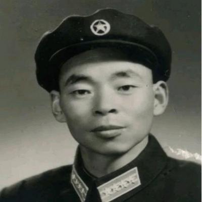 1949年，宋希濂被俘时，看了一眼率部追他的解放军军官，说：“你是军长还是师长？