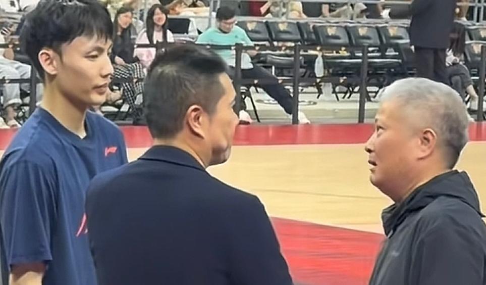 王文城跟广东宏远老板说:陈总，眼光放长远一点，徐杰是广东篮球的标志性人物，给
