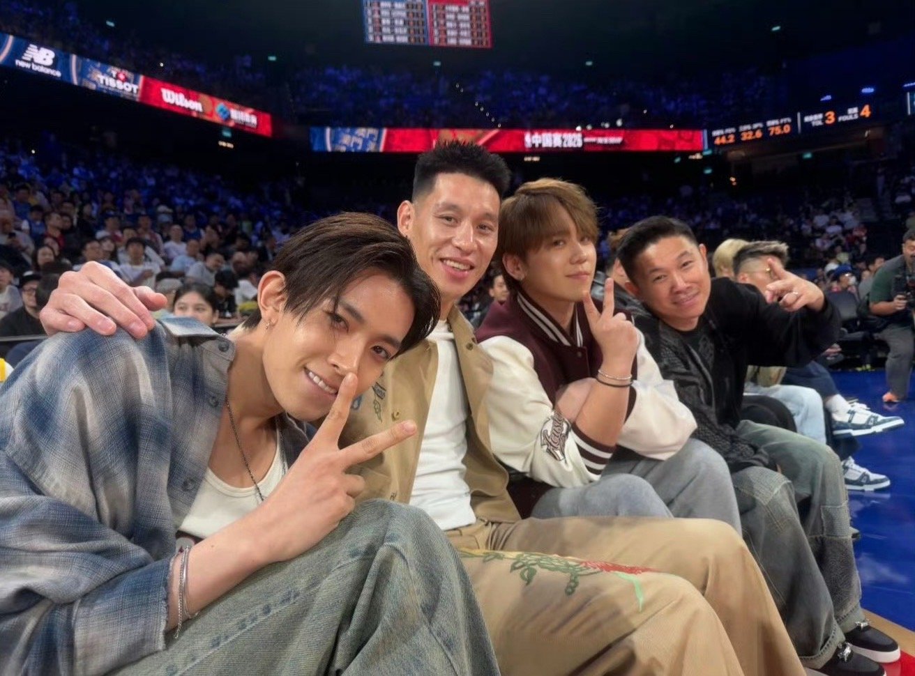 欧阳靖晒出和成龙、贝克汉姆、林书豪、姜涛等人的合影！NBA​​​