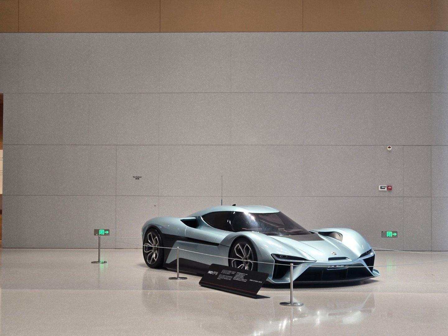 又来提车了蔚来的审美就是当你来到牛屋、打开相机、闭上眼、随便拍都很出片！