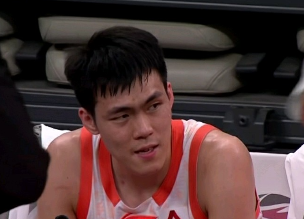 庞峥麟：还有很长的路要走！在江苏肯帝亚客场惨败深圳马可波罗的比赛中发生极其尴