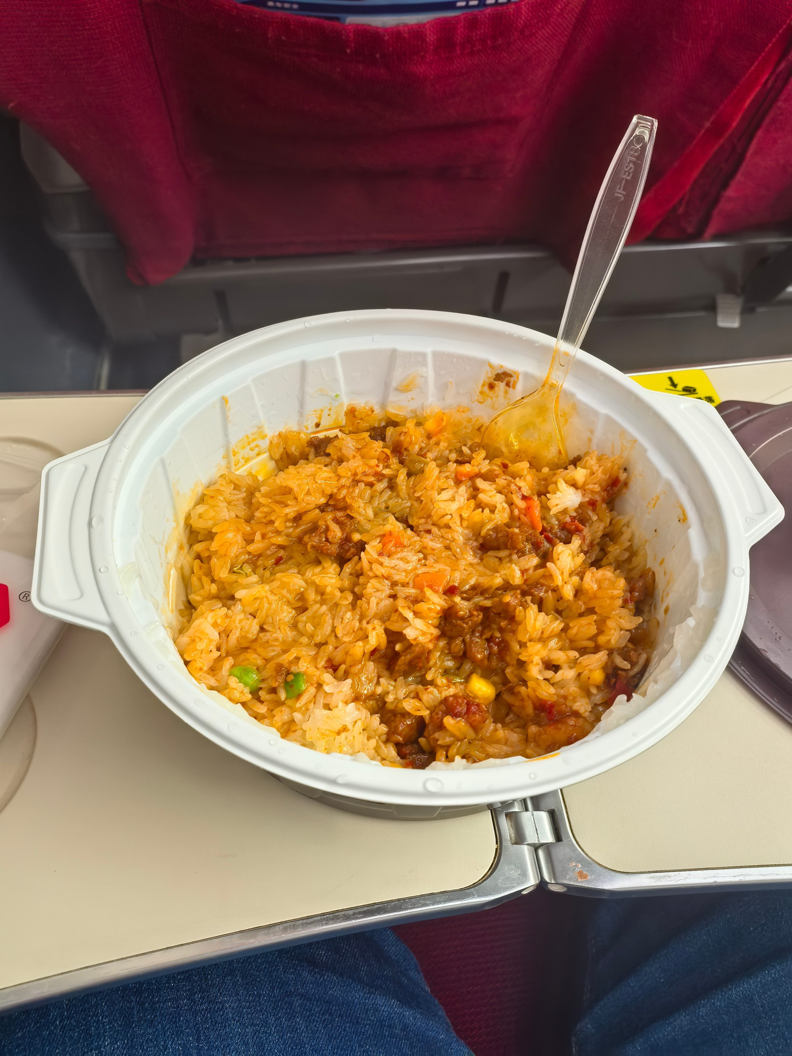 火车上这一份速食煲仔饭48块钱贵不贵？