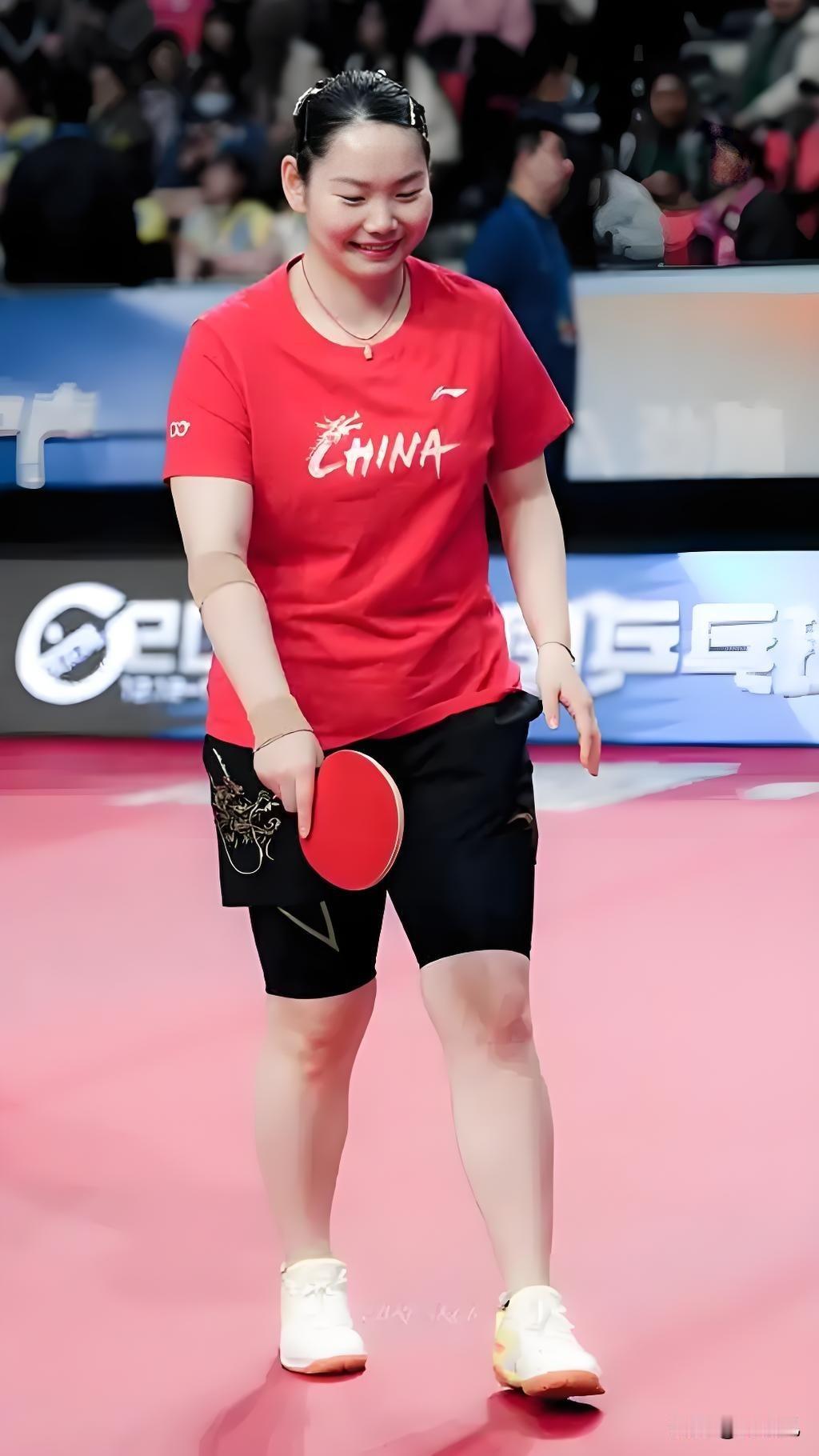 其实何卓佳还是受到了之前被判罚的影响，此番又出现颗粒打断，启动备用拍，真的是诸多