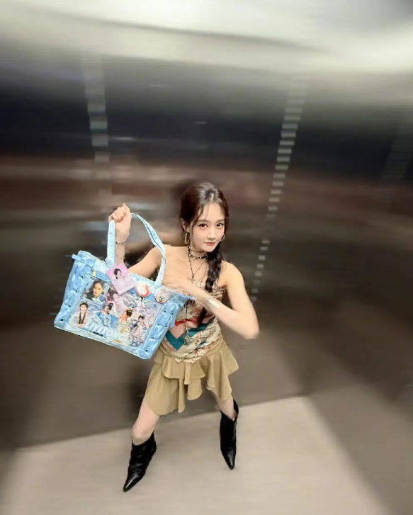跟李一桐在电梯里单独相处，你会说哪三个字？