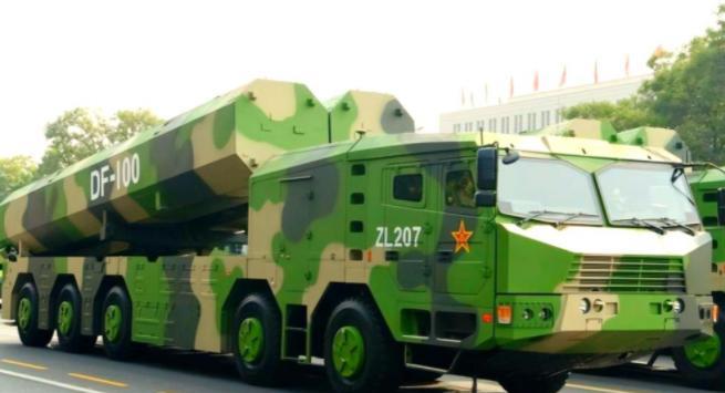 中国突然亮出“决战大杀器”！美国岛链基地，全在射程内近日，央视罕见公开了东风-