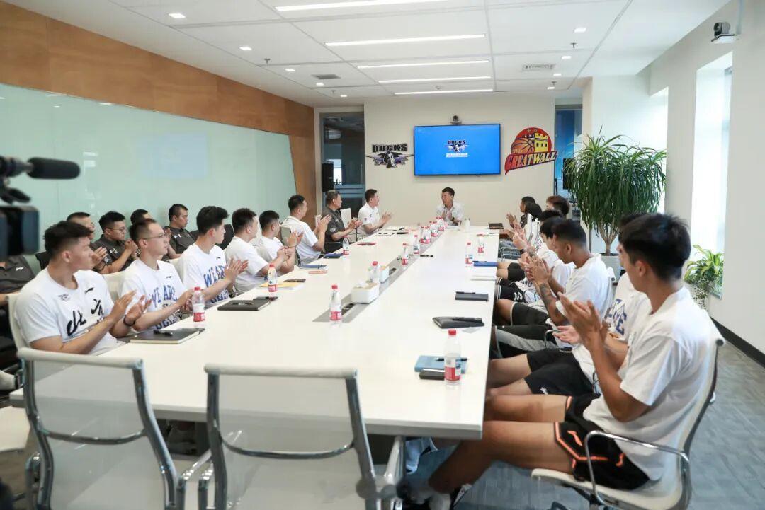 北京首钢CBA北京男篮官方发布的球队集结推文中，提到22日下午，全队召开男篮集