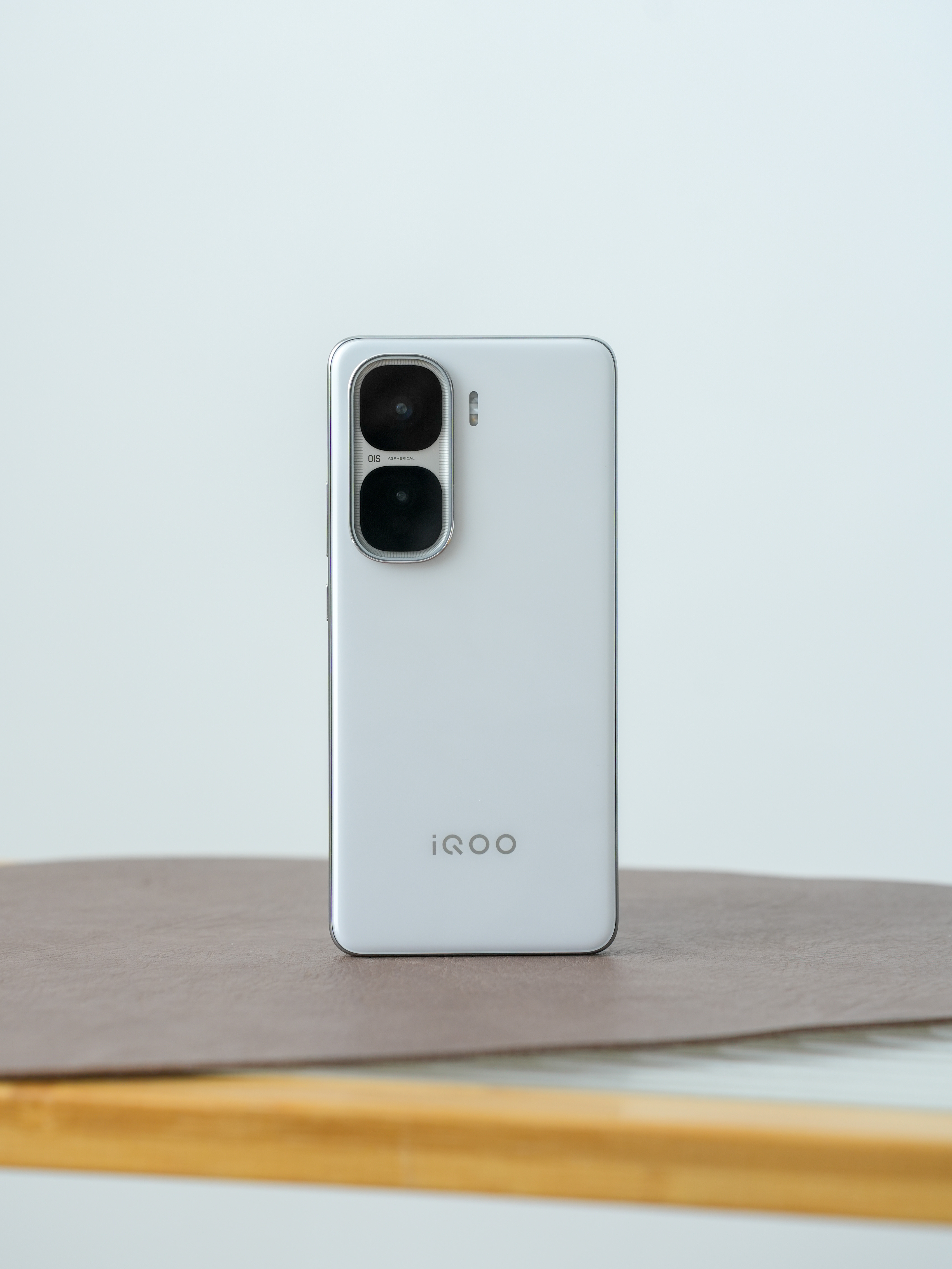 感受一下2799起，国补完2375起的iQOONeo10Pro+的颜