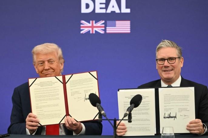据英国媒体报道，战火还没停，电话线那头已经先谈到“战后”了。英国首相基尔·斯塔默