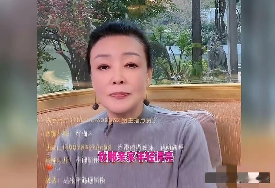 真是没有对比就没有伤害现在看汪家的两任亲家一个是娱圈大姐大一个是居家好妈