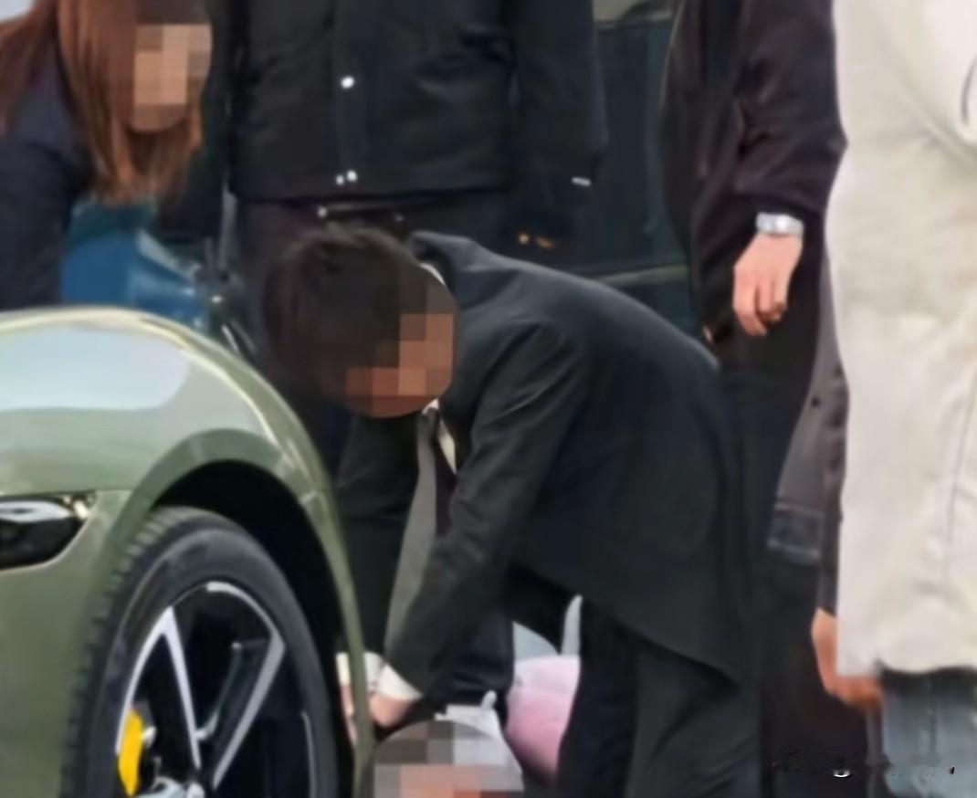 又是一起小米汽车引发的不幸事故！12月15日，杭州小米交付中心发生车祸，据红星