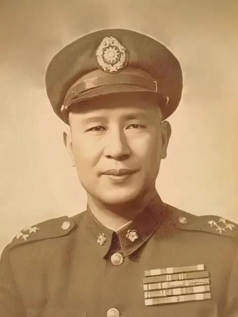 1949年，“小诸葛”白崇禧向蒋介石献策：反正打不过解放军，不如集中全部兵力，南