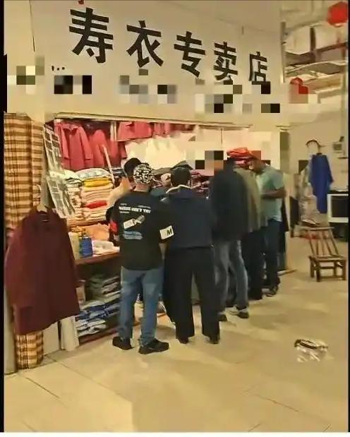 外国人闹乌龙，店主拒绝卖寿衣：笑完之后，我反倒有点感动有些新闻，看着好笑，其实