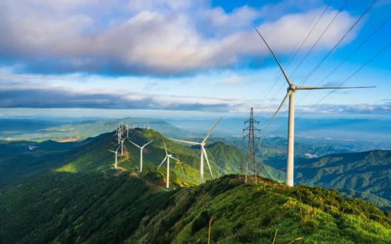 用电量增速快的吓人！2026年1月18日报道，2025年全社会用电量首超10万亿