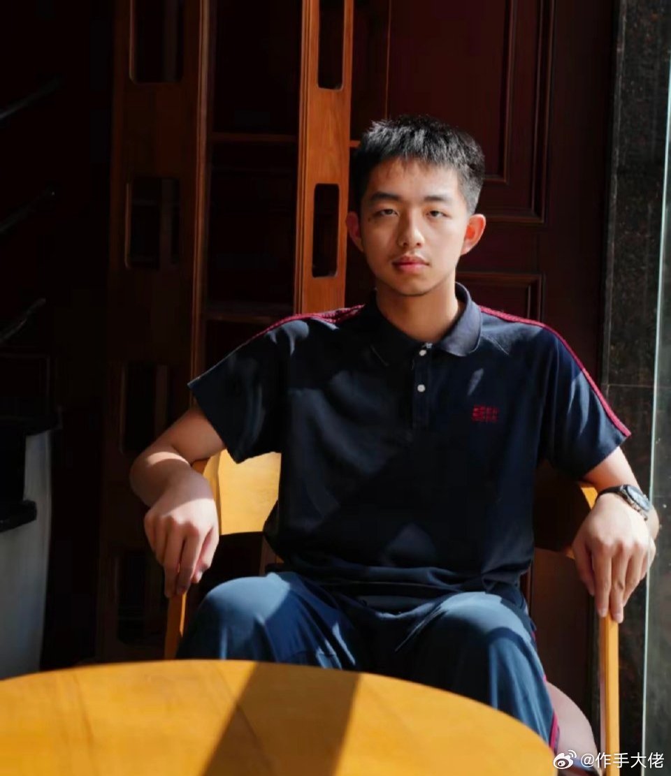 负责出2026年高考数学1卷的老师，估计后槽牙都要咬碎了，他想破脑袋，也没想明白