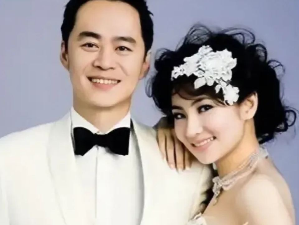 2010年，任家萱拍摄《我和春天有个约会》时发生爆炸，被重度烧伤。未婚夫张承中没