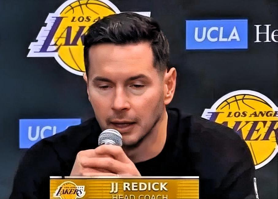 一、信任的裂痕：他为何撑不起湖人的冠军目标1. 季后赛硬伤暴露无遗：上赛季