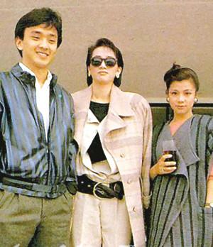 梅艳芳和翁美玲合影，她们一个酷一个俏都是美好的人儿，可惜都不长寿。她们一个自杀身