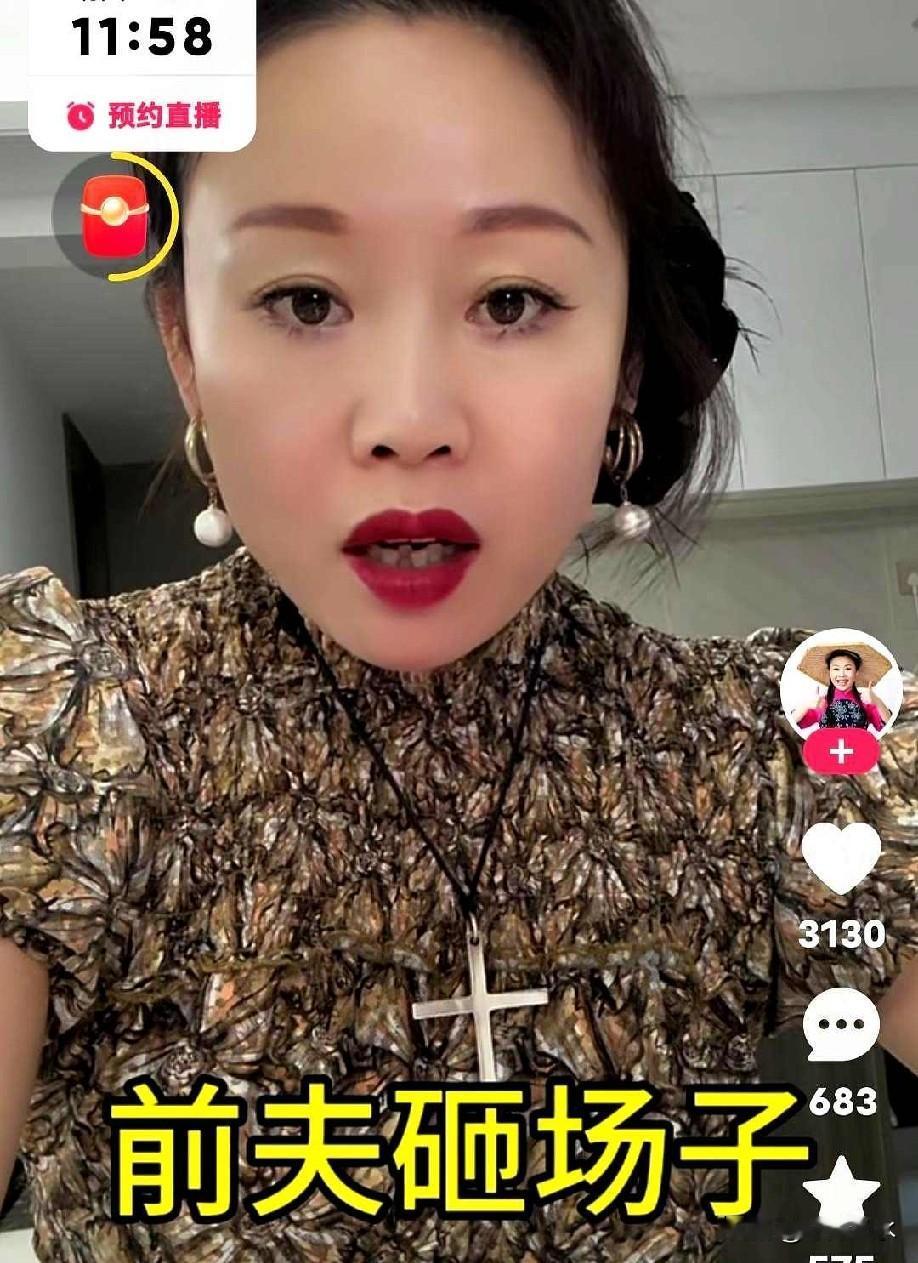 草帽姐生日当天，前夫持证登门砸门，视频疯传网络刚说完再也不见面，他就走到门口
