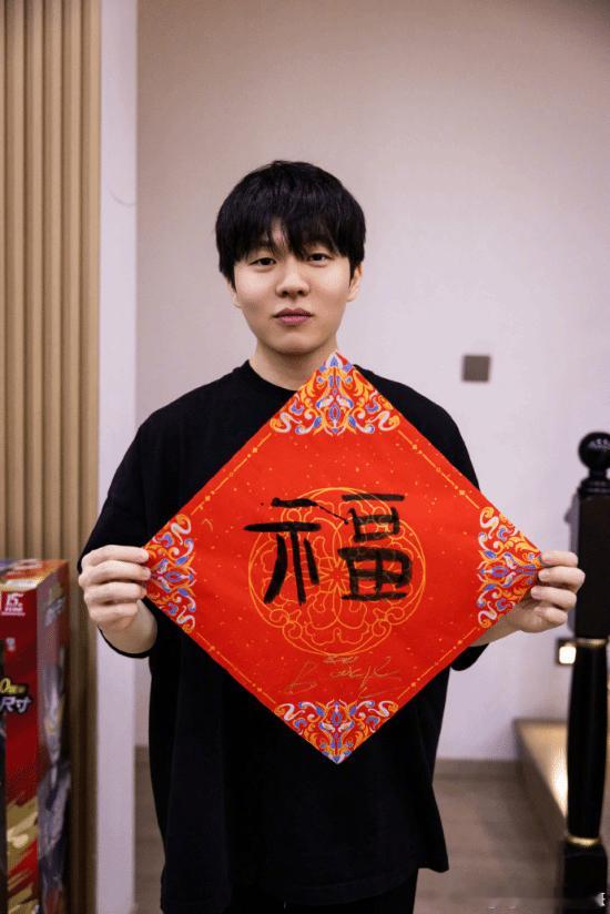 rookie发文致歉：呼吁停止攻击两位女性4月28日晚，LPL知名电竞选