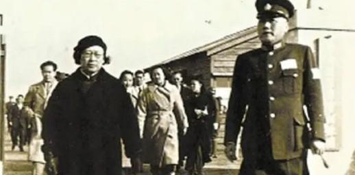 1938年春,国民党少将叶蓬求见陈诚,陈诚看了名片后,随手扔到纸篓,对副官说:“