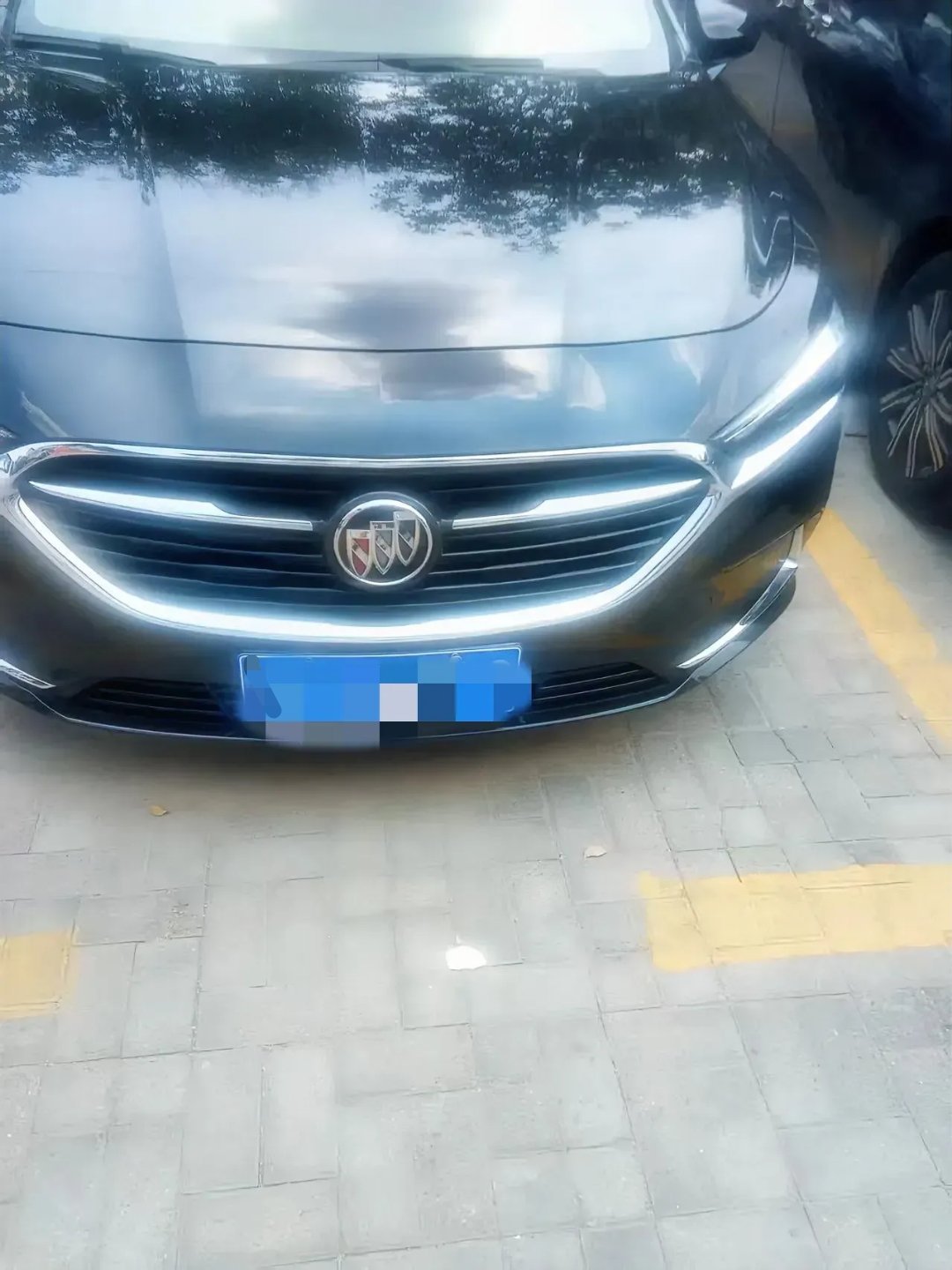 路上遇到我表哥，他说他家要换车，旧车要处理问我要不要。我想我拿了驾照这么多年也没