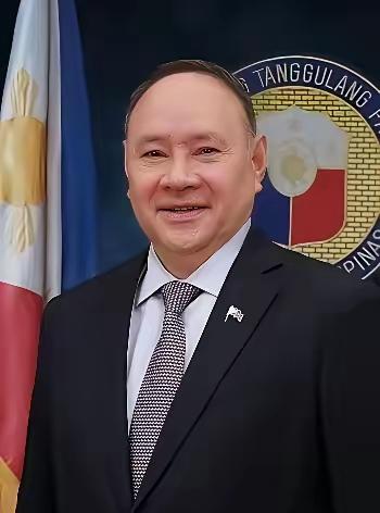 玩脱了，玩大了，还在嘴硬。菲律宾国防部长，被中国大陆制裁后，宣称在中国大陆没
