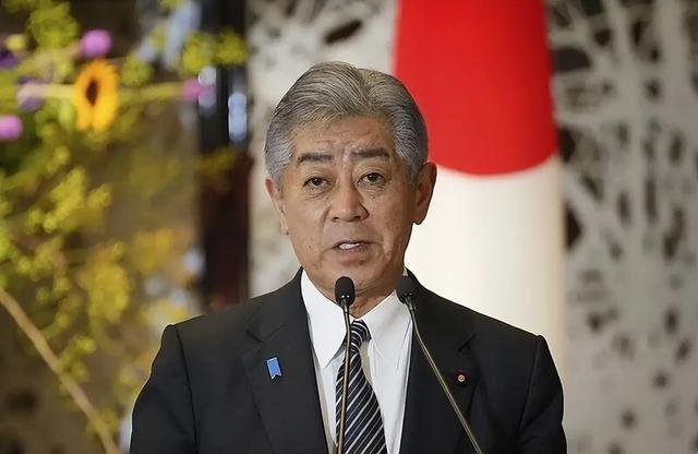 中方坚持要高市认错，日本高层回国交底：错在我们，日本不是大国。岩屋毅这趟北京之行