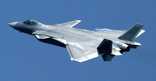 得知一个数据，真的是让我震撼！一架歼20，一亿美元，小国哪可能买得起？中等国家都