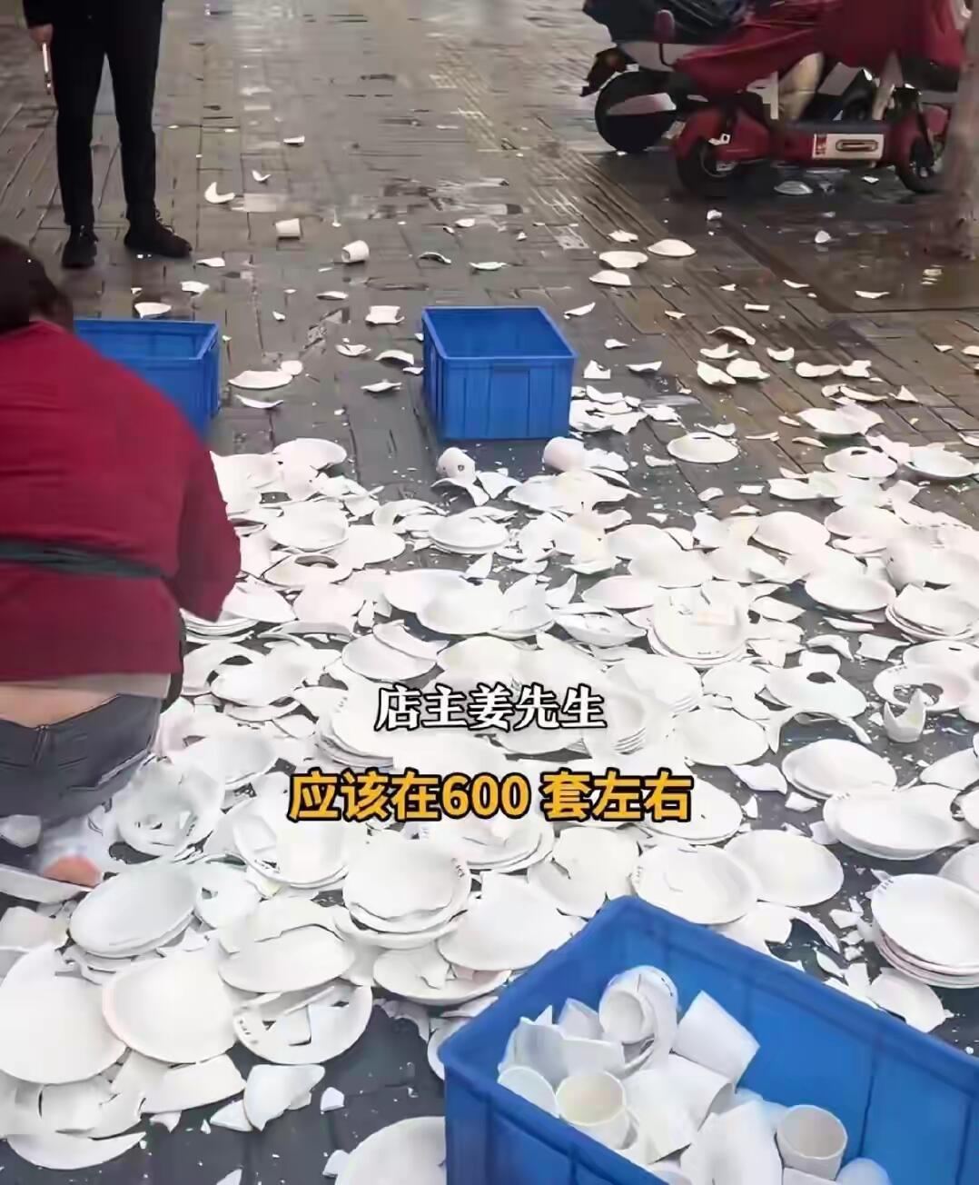 河南商丘一家餐厅最近干了件挺“虎”的事，但网友清一色叫好，说这老板能处！有个