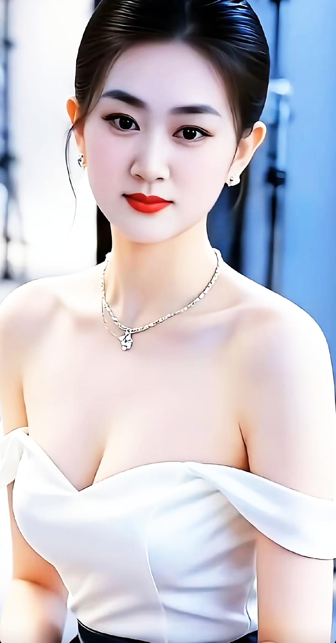 优雅白裙，闪耀项链，红唇微笑，气质满分！💄✨
