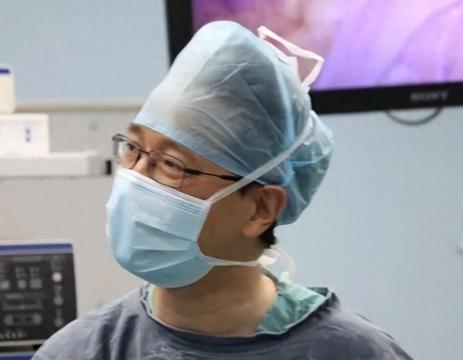 “这医生火了！”2023年，浙江一40多岁中年男子胃癌晚期，妻子拿出所有积蓄，陪