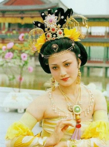 当年，拍《唐明皇》时，导演陈家林遇到了一件很头疼的事情，那就是有着倾国之姿的杨贵