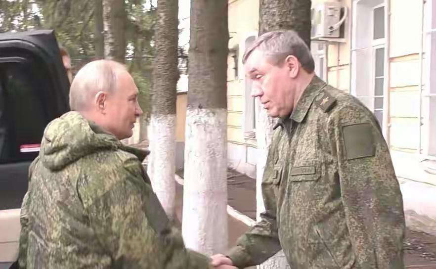 普京猛攻乌东背后：四方立场撕裂，三重矛盾难收场俄军死磕苏梅、哈尔科夫，要划