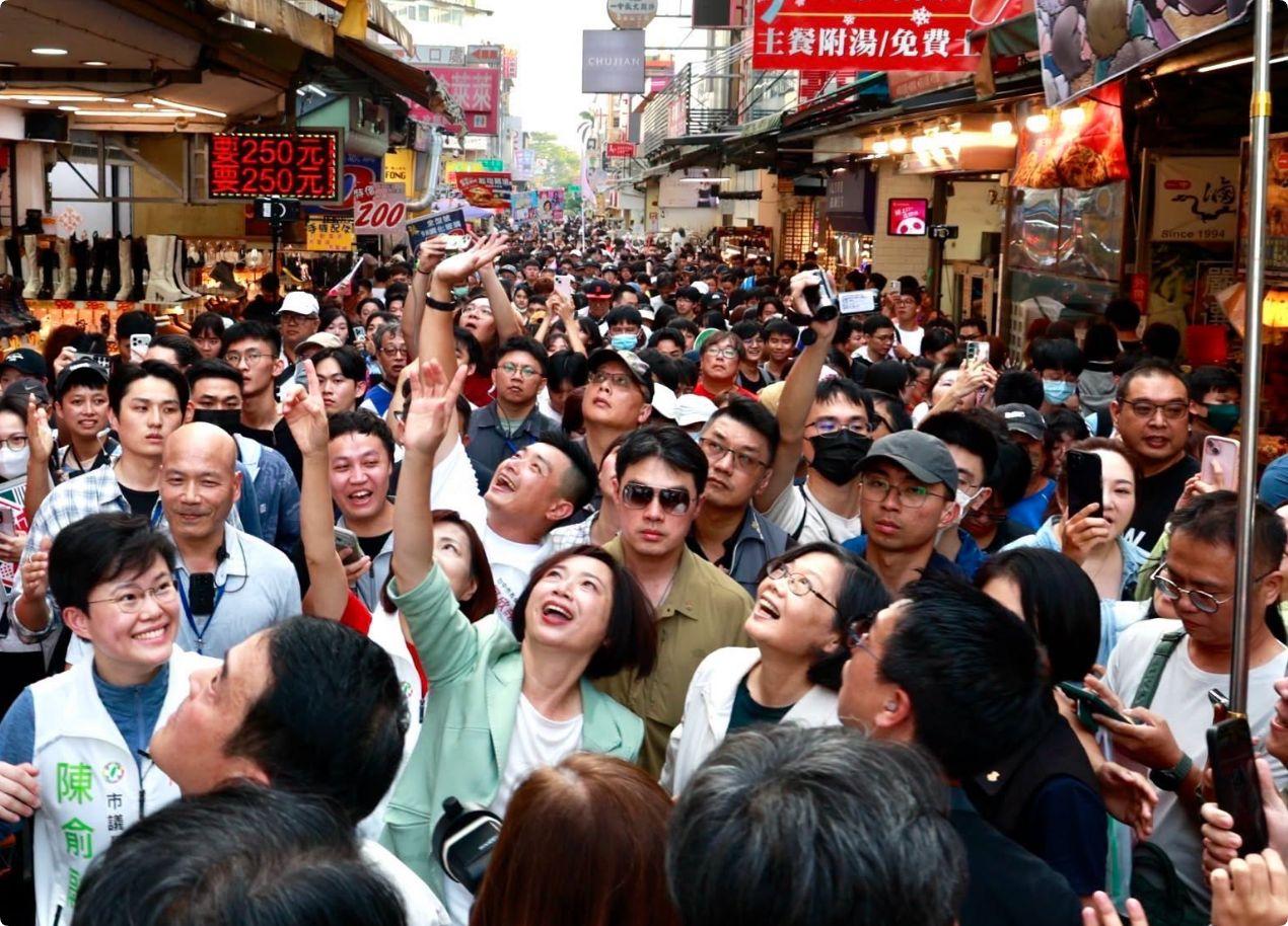 江启臣台中的选情有危险吗？今天（16号），蔡英文来到台中，给绿营台中市长参选人何