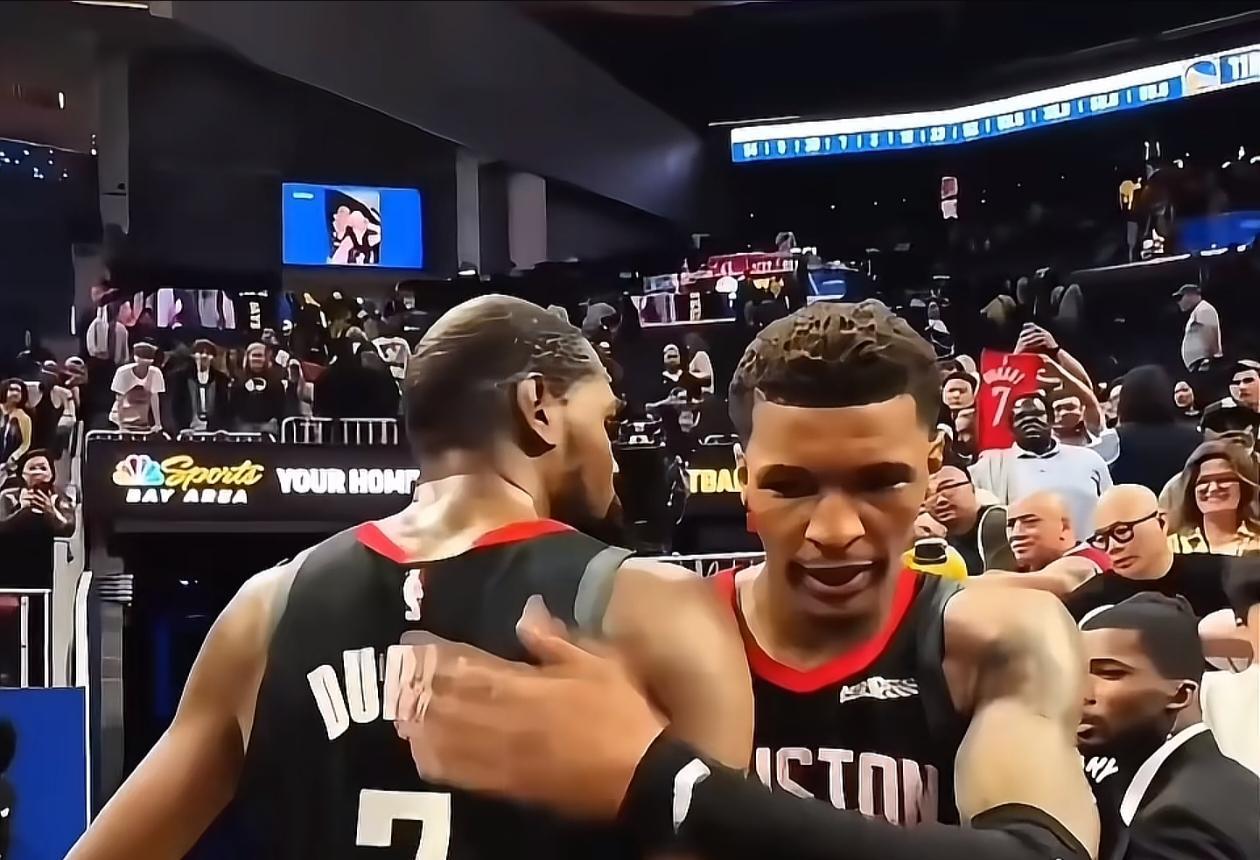 火箭奇兵戴维森戴维森之前受限于合同，很少上场，刚获得了合同，可以说是季后赛