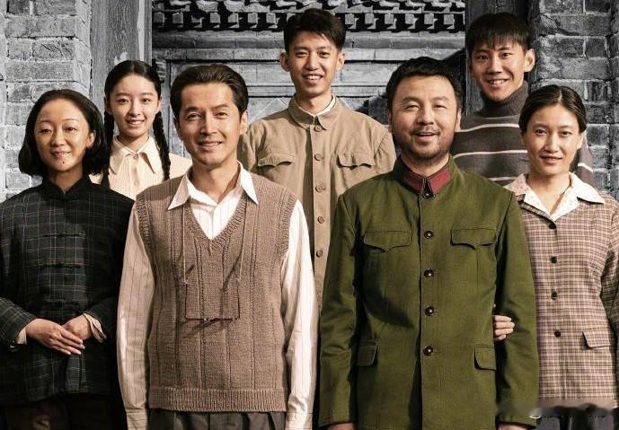 雷佳音与胡歌，演了一对冤家，后来成了亲家。一个东北老爷们，硬和上海“小男人”硬磕