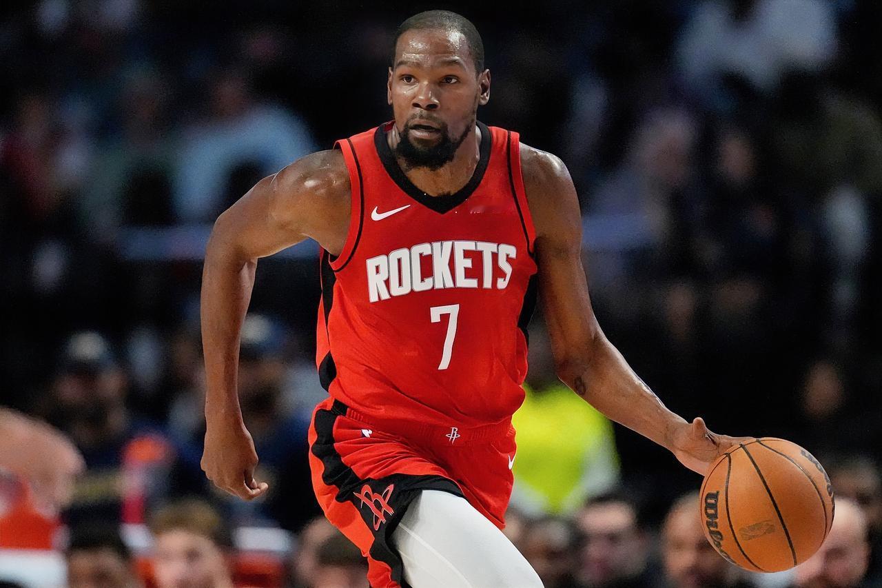 杜兰特：最后轻松收割比赛，感觉你起码也可以打到40岁？？？小贾：两个杜兰特轮着