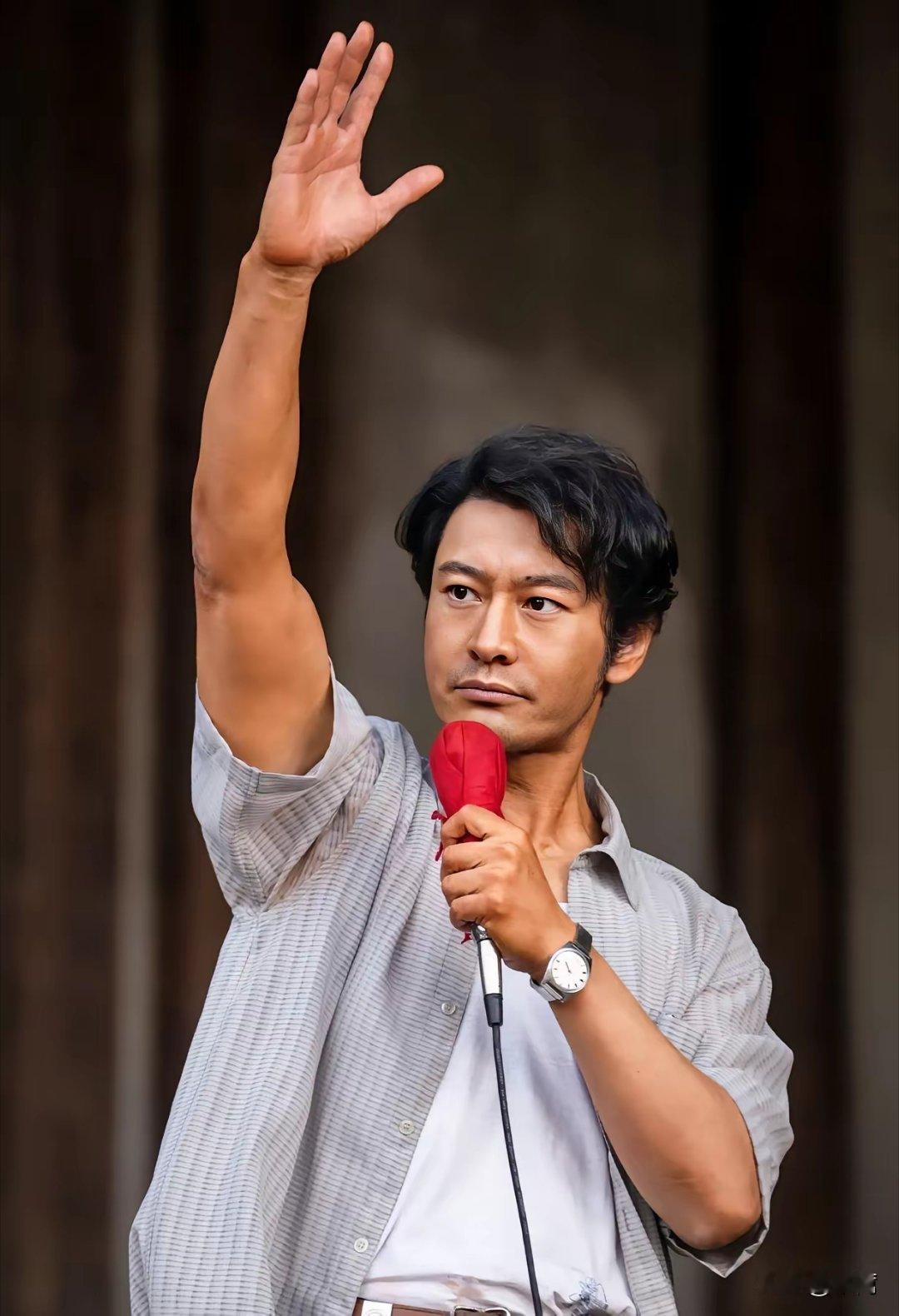 上天是公平的黄晓明就是例子在他事业红火的时候娶了杨颖，大半个娱乐圈都到场祝贺。然